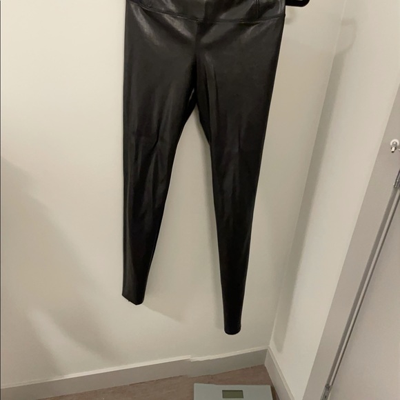 XS Daria pant Wilfred leather leggings from Aritzia - Picture 3 of 4